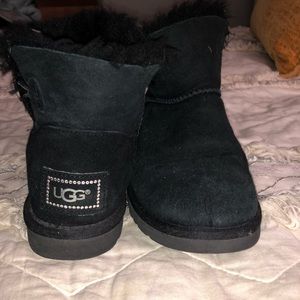 Black Bailey Button Mini Uggs